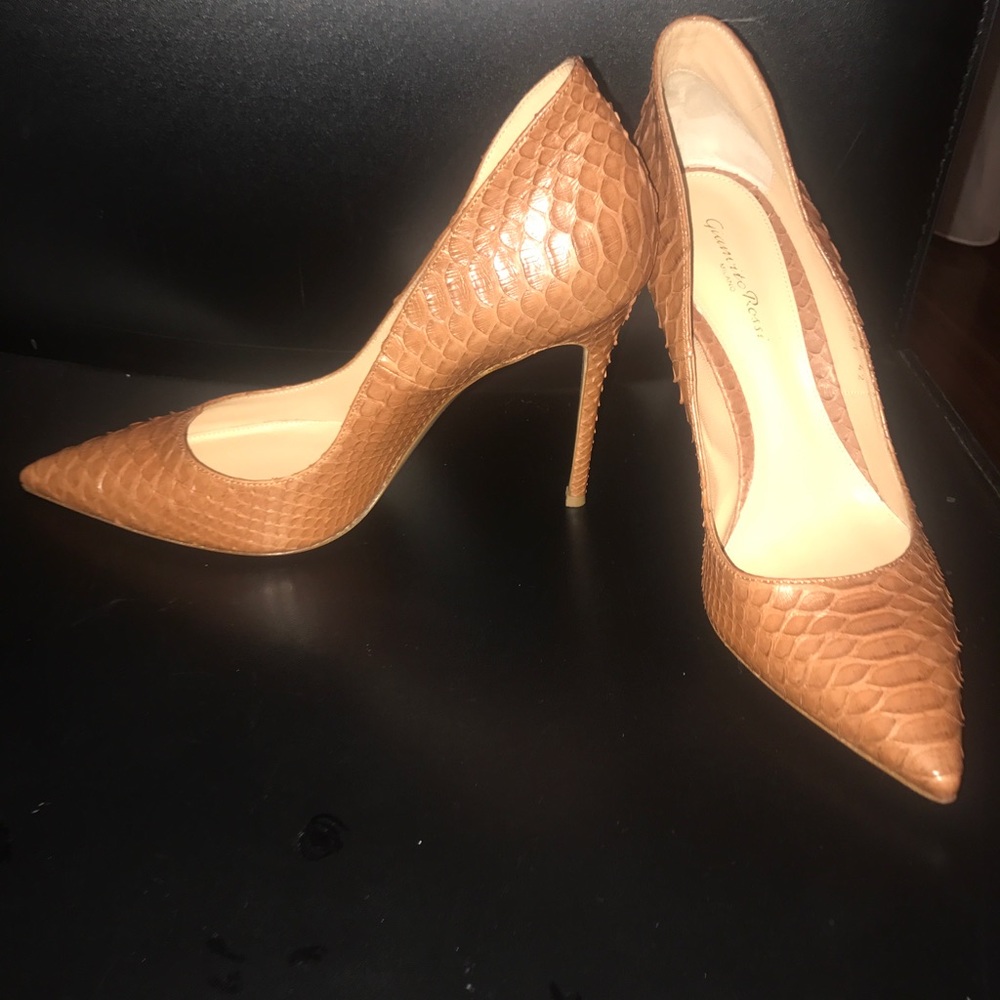 Gianvito Rossi pumps