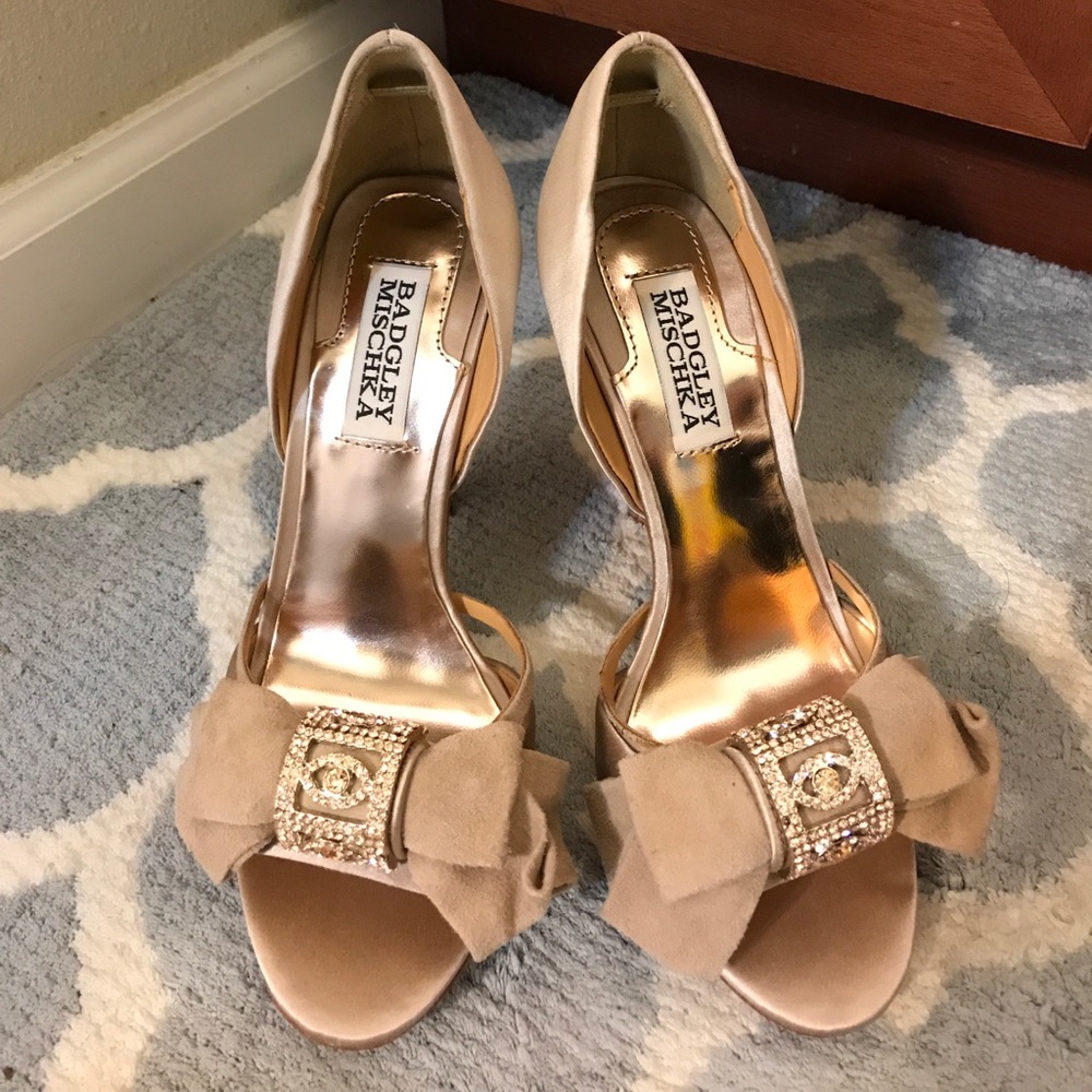 Stunning Badgley Mischka nude heels