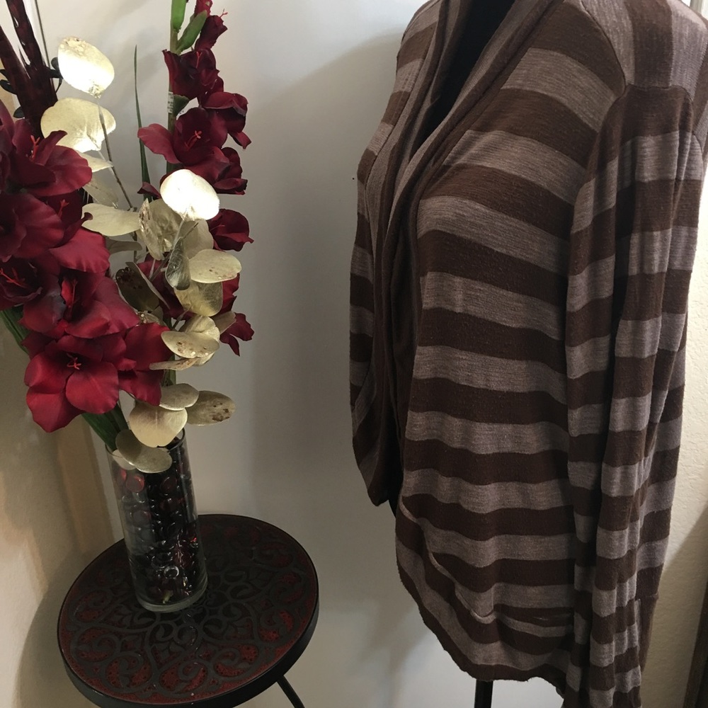 💜Long striped shrug💜✖️Bundle 2+ % Off✖️ - Picture 2 of 6