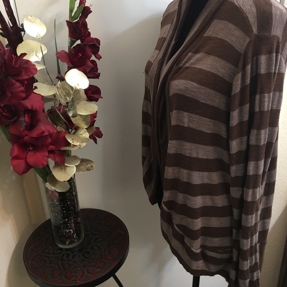 💜Long striped shrug💜✖️Bundle 2+ % Off✖️ - Picture 2 of 6