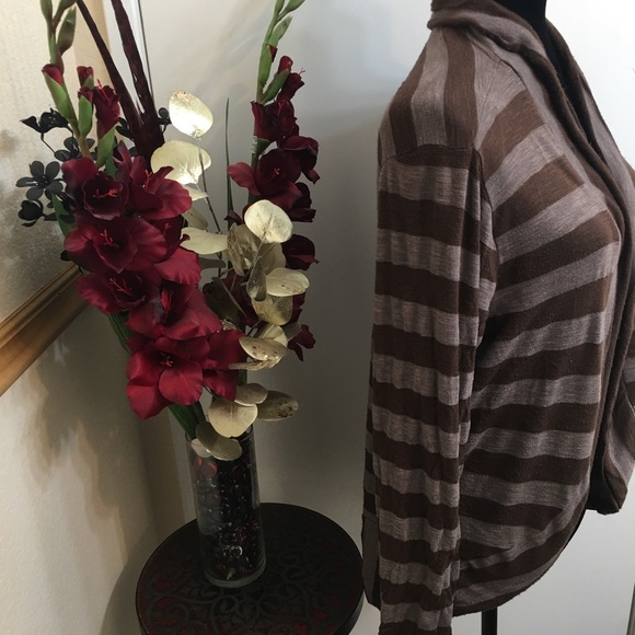 💜Long striped shrug💜✖️Bundle 2+ % Off✖️ - Picture 4 of 6