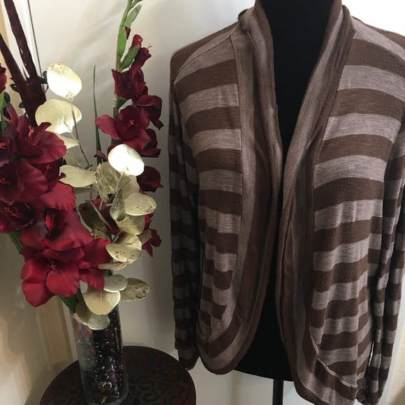 💜Long striped shrug💜✖️Bundle 2+ % Off✖️ - Picture 5 of 6