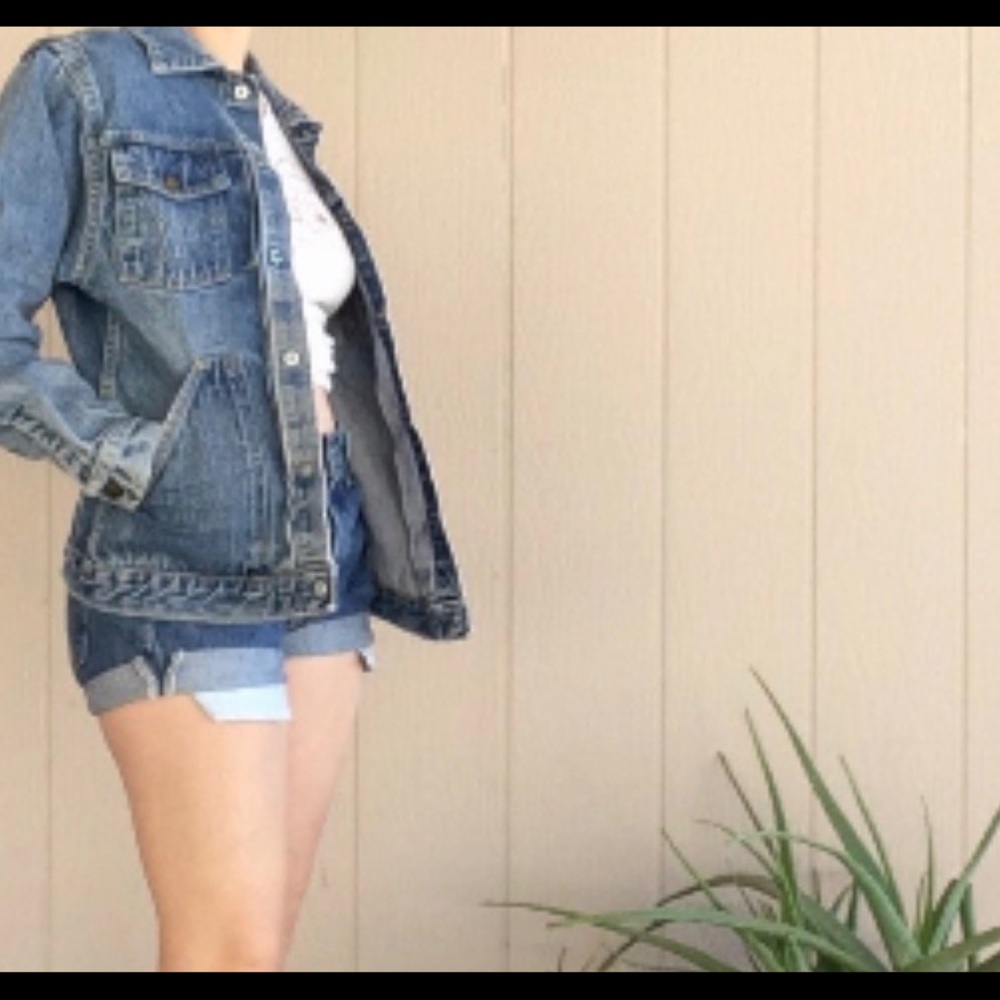 SOLD SOLD VTG Naturally Distressed Denim Jacket