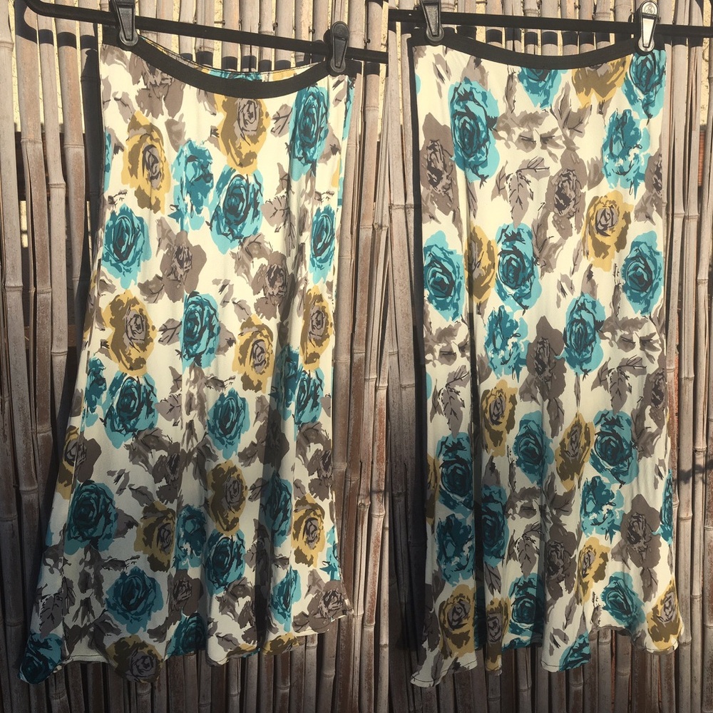 Stunning Blue Roses Print Bias Cut Skirt