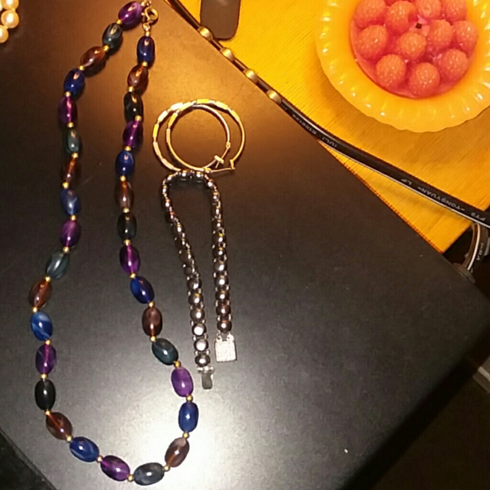 Necklas,bracelet,earrings
