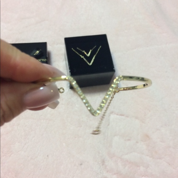 VS Double Chain V Necklace and Bracelet - Picture 2 of 5