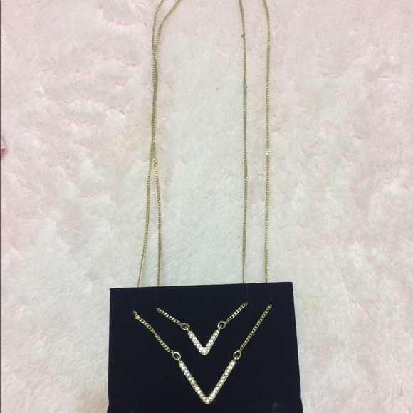 VS Double Chain V Necklace and Bracelet - Picture 4 of 5