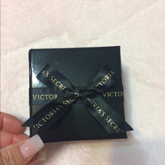 VS Double Chain V Necklace and Bracelet - Picture 5 of 5