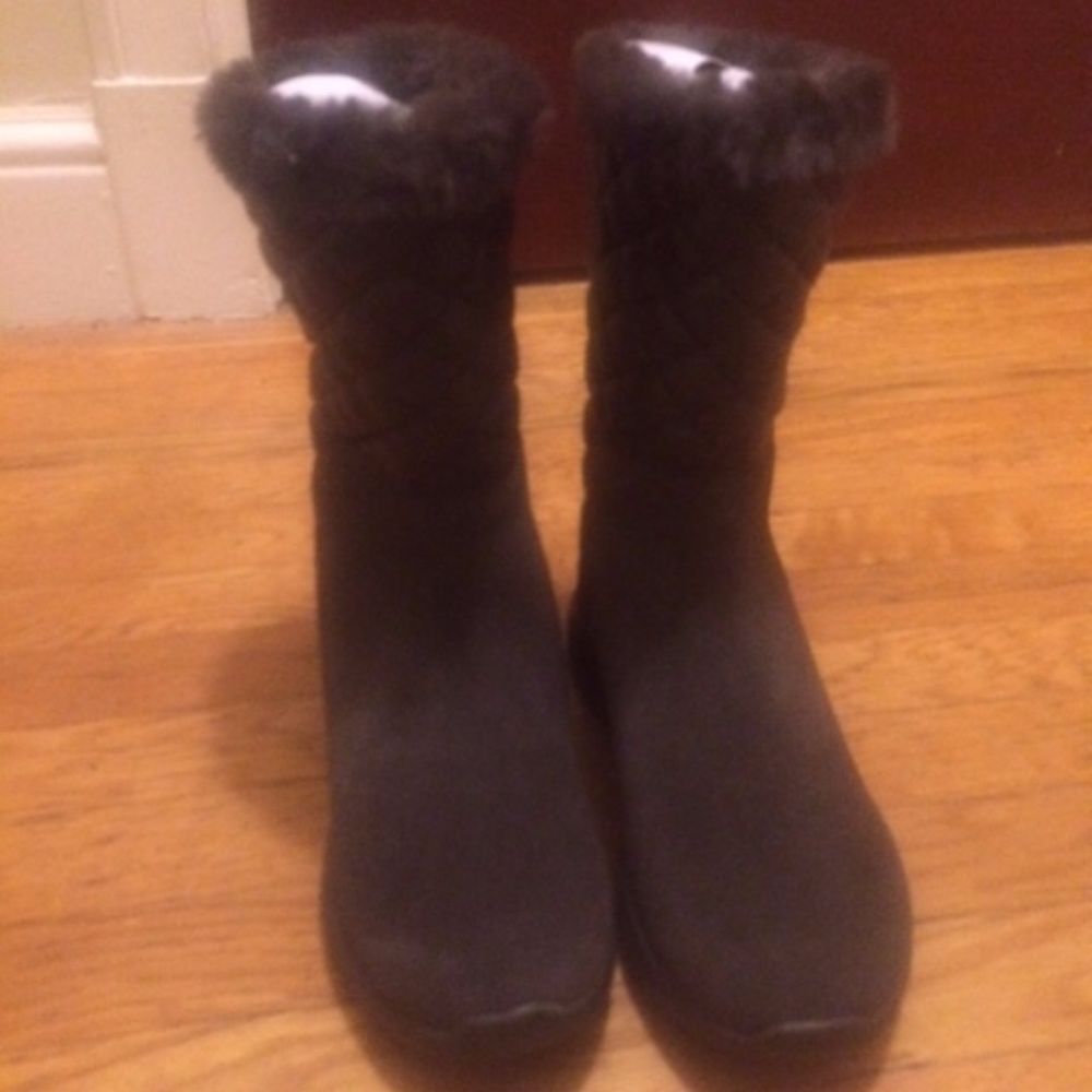 Skechers new in box winter boots