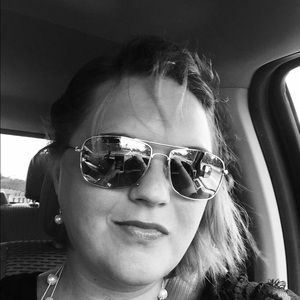 Meet your Posher, Carrie