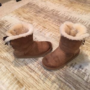 Ugg Beige color with brown bows, size 2