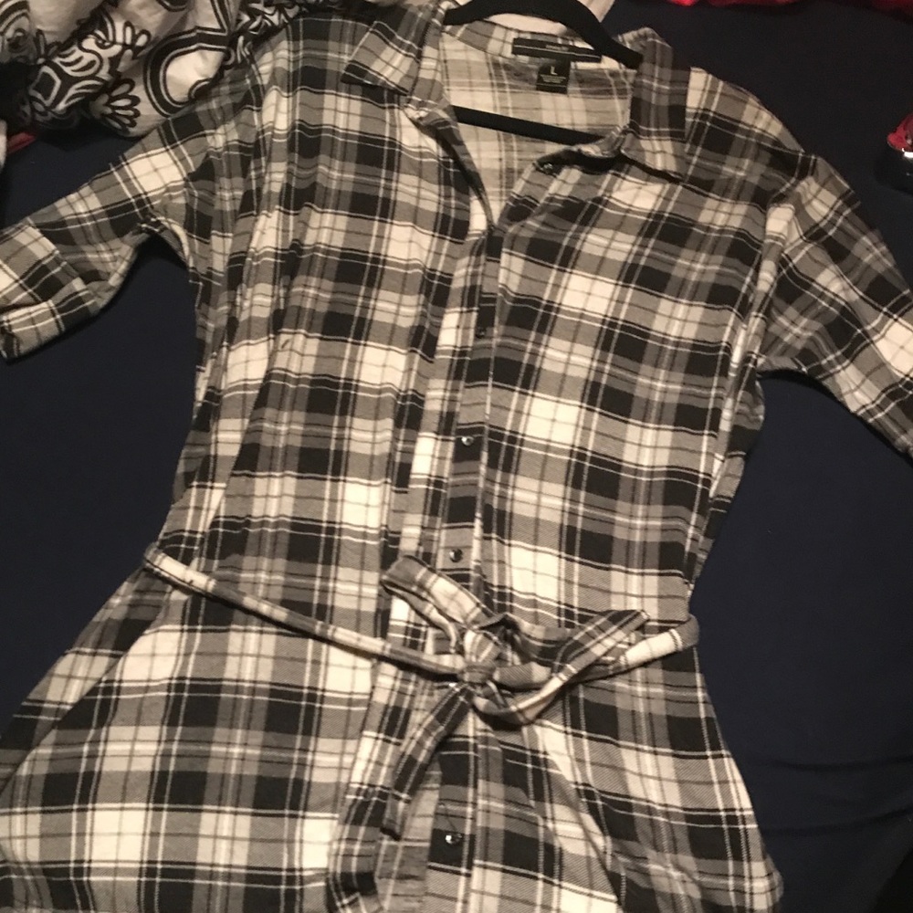 Extra Long Black and White flannel with tie around