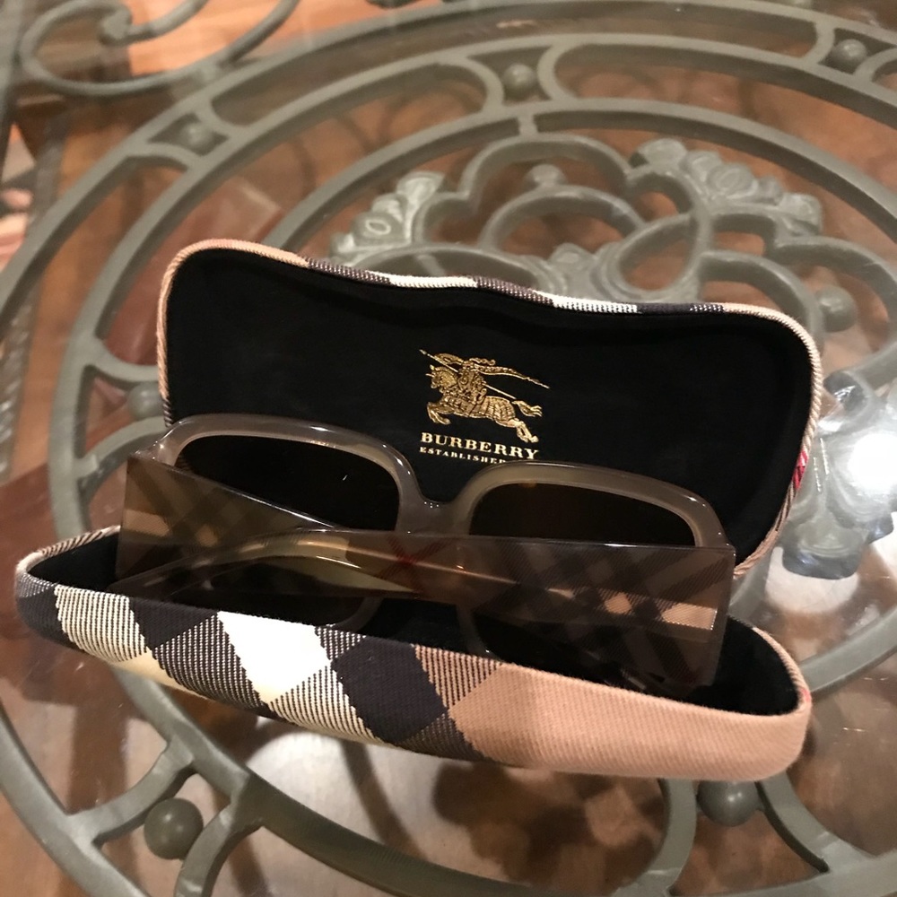 Burberry Sunglassea
