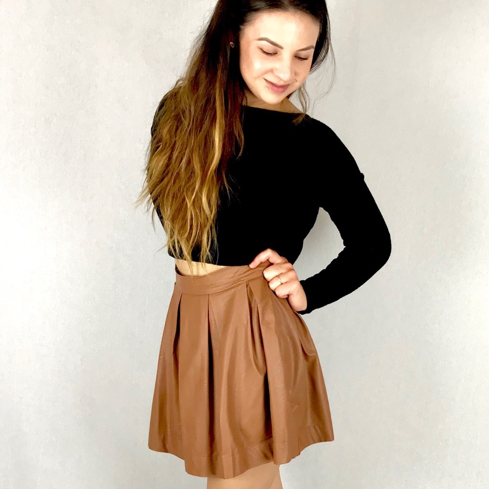 Nikki's Pleated Leather Skirt - Picture 2 of 7