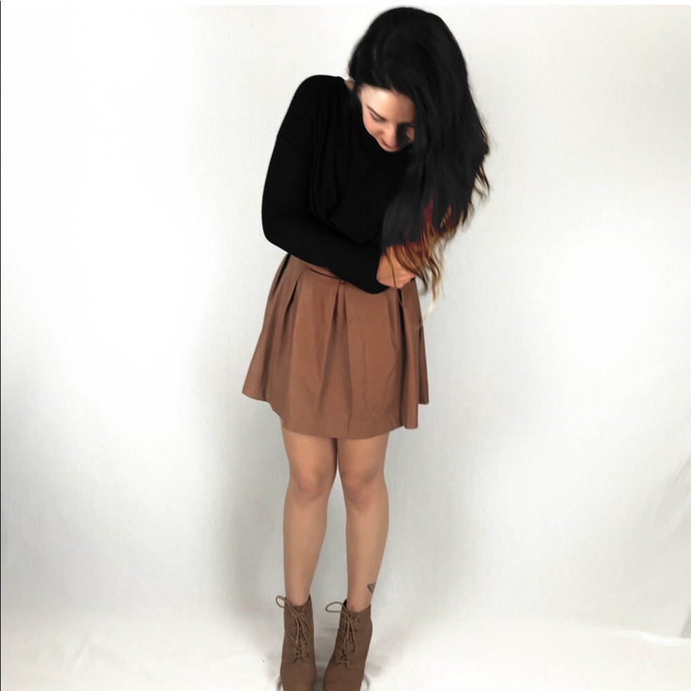 Nikki's Pleated Leather Skirt - Picture 3 of 7