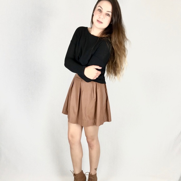 Nikki's Pleated Leather Skirt - Picture 6 of 7