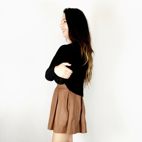 Nikki's Pleated Leather Skirt - Picture 5 of 7