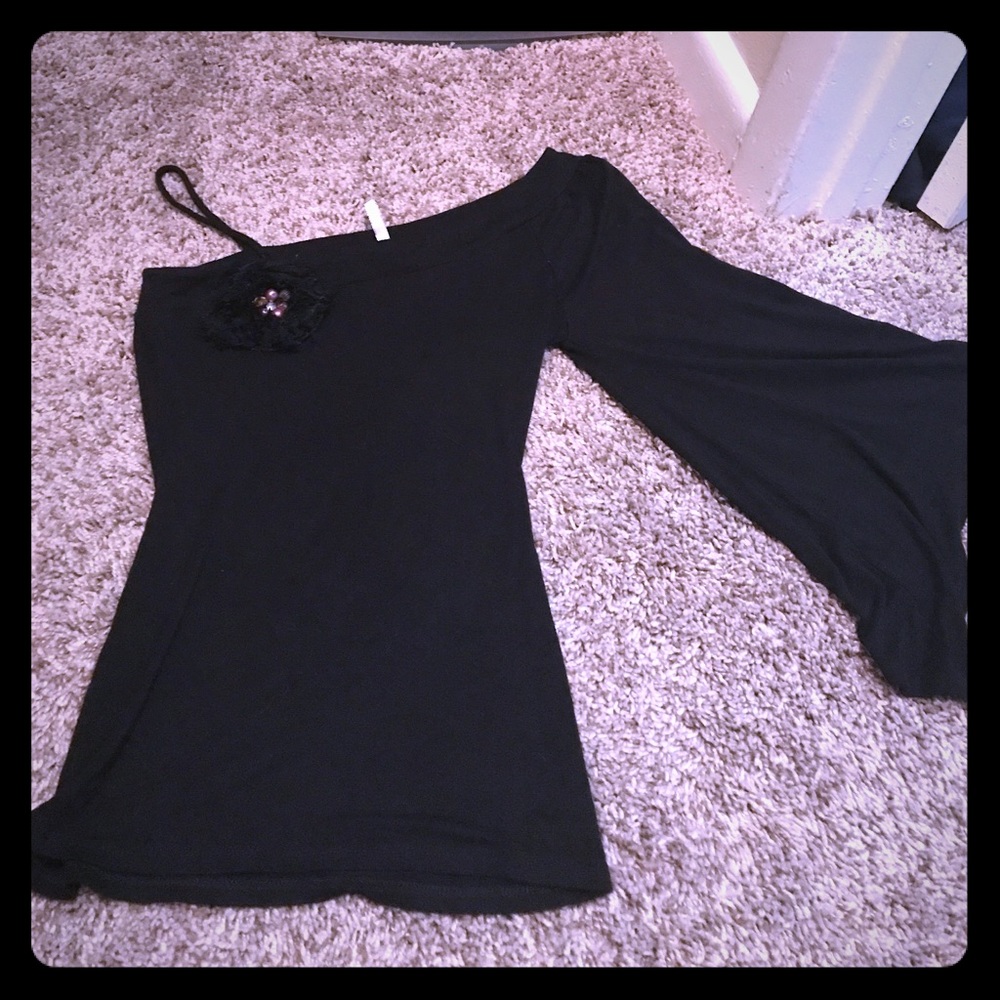Black one sleeve shirt