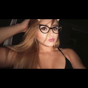 Meet your Posher, Erika