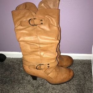 Tan Heel Boots!