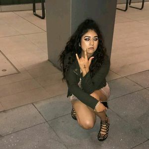 Meet your Posher, Claudia