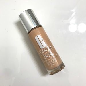 Clinique Beyond Perfecting Foundation + Concealer
