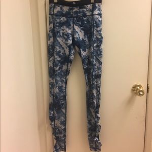 LuLulemon printed leggings w/ pockets