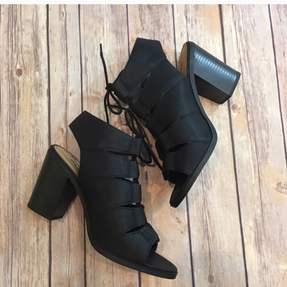 🖤Black Open Toe Lace Bootie/Heals