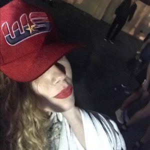 Meet your Posher, Debora