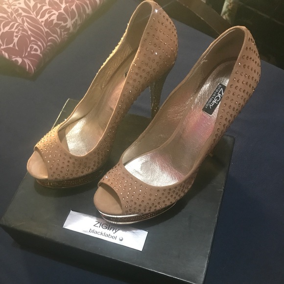 Heels - Picture 5 of 5