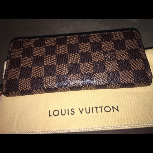 Authentic clemence wallet excellent condition - Picture 1 of 4