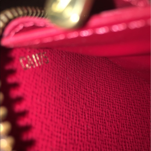 Authentic clemence wallet excellent condition - Picture 2 of 4