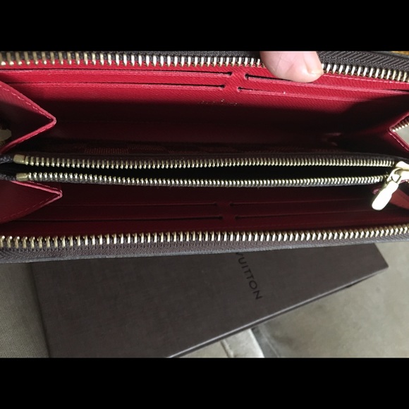 Authentic clemence wallet excellent condition - Picture 3 of 4