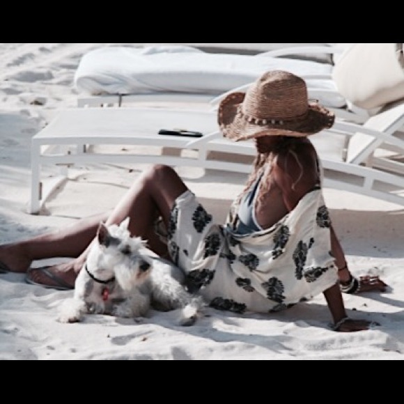 Meet your Posher, Carla - Picture 3 of 3