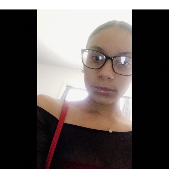 Meet your Posher, Ileasia - Picture 1 of 1