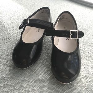 Little girls tap shoes. 9W
