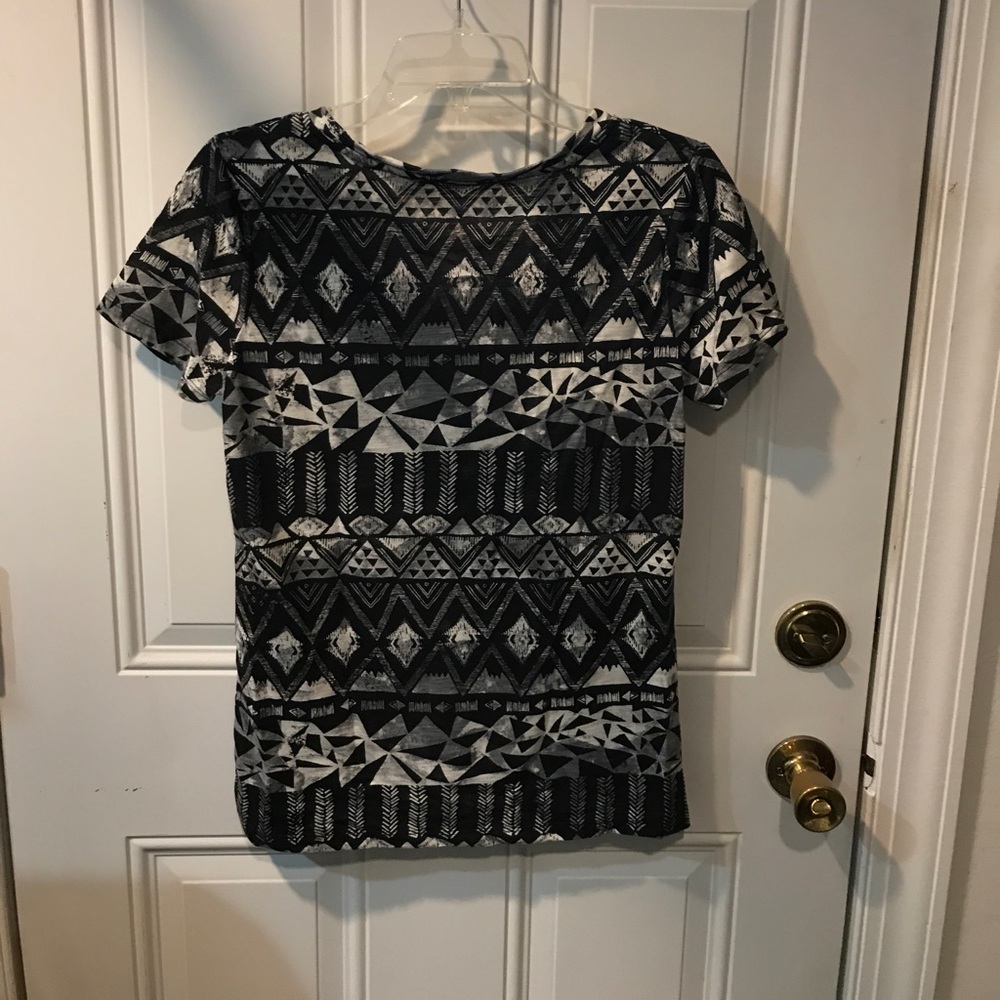Black and white short sleeve print top NWT - Picture 3 of 3