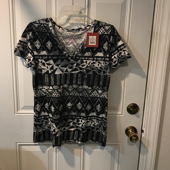 Mossimo Supply Co. Tops - Black and white short sleeve print top NWT