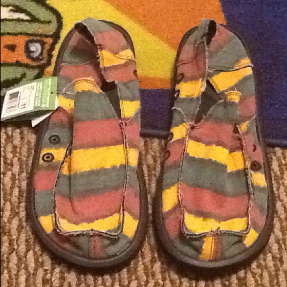 Sanuk shoes