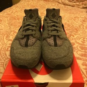 Nike air huarache fleece tech size 12