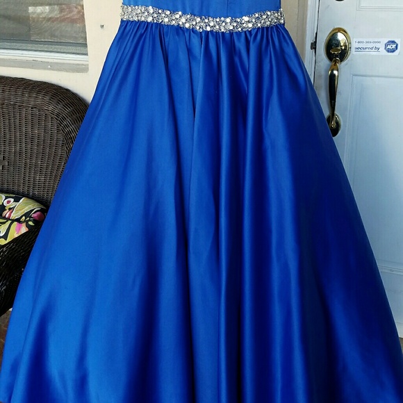 Girls pageant gown - Picture 2 of 3