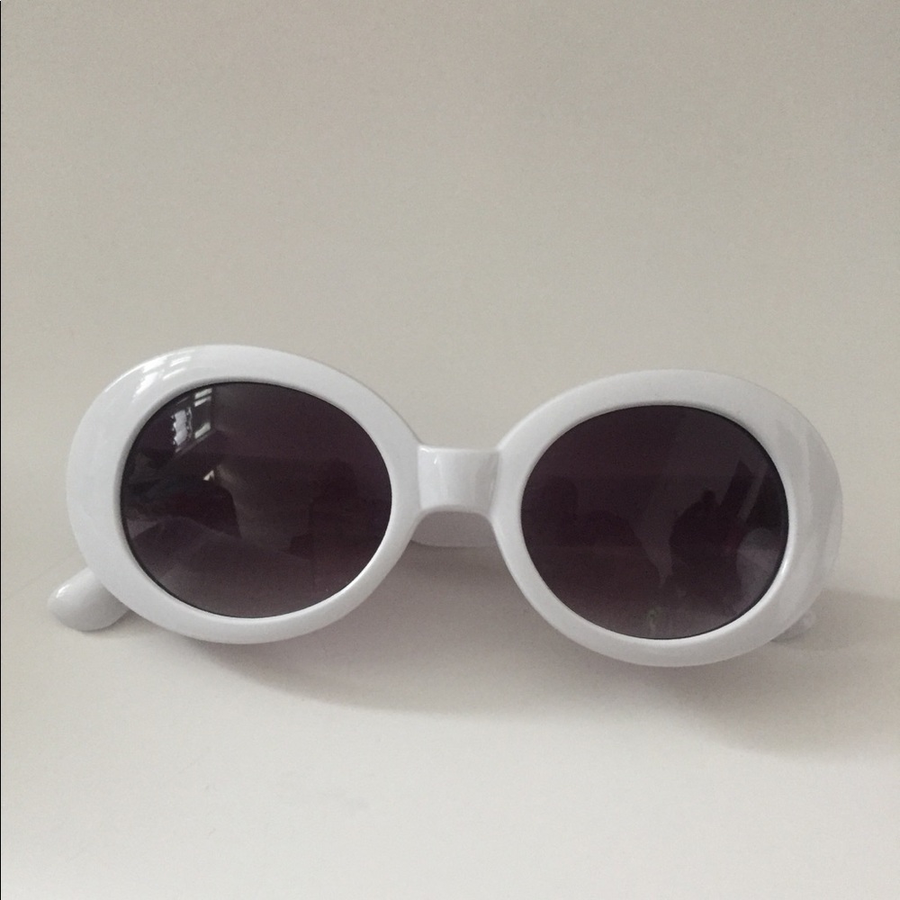 White Retro style sunglasses - Picture 2 of 5