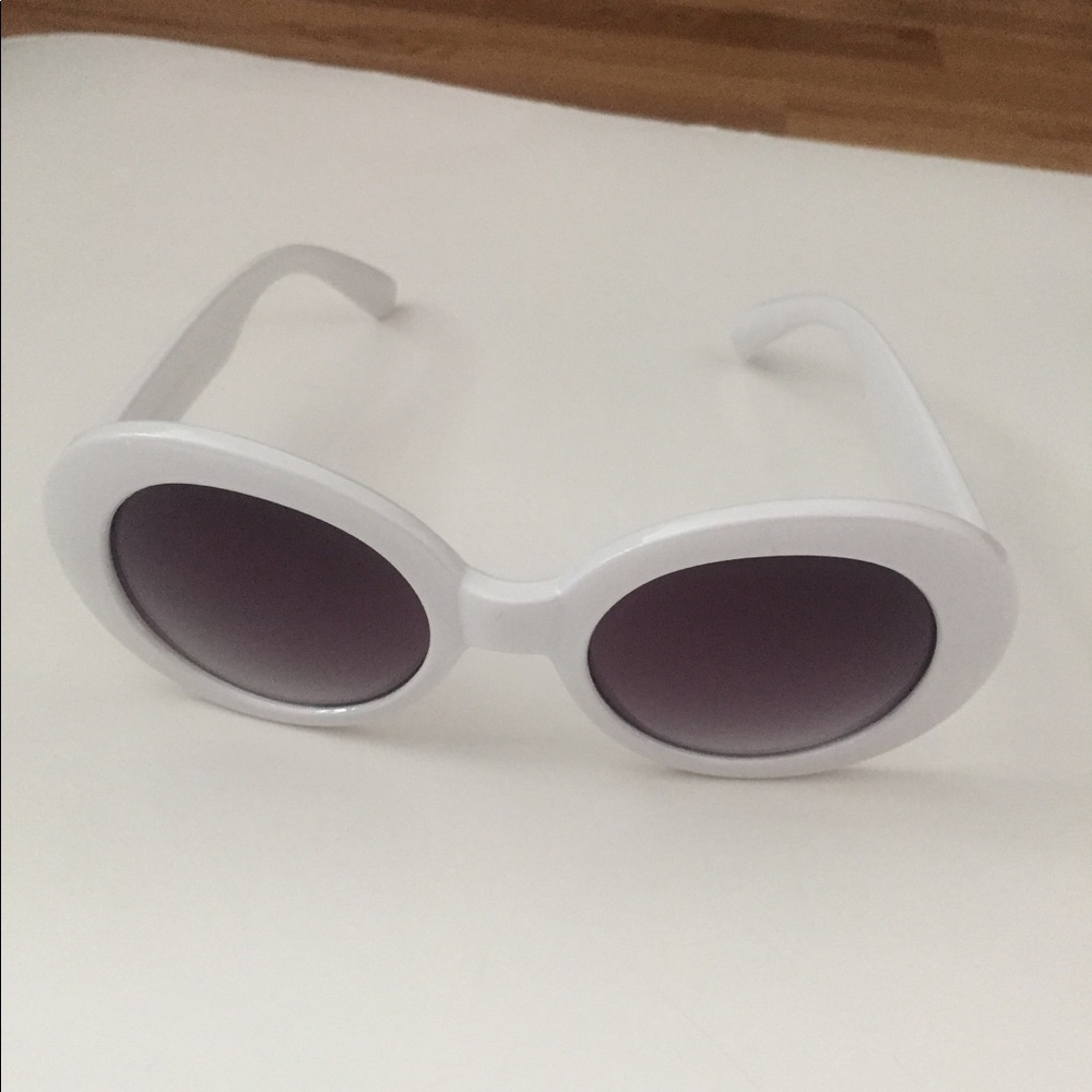 White Retro style sunglasses - Picture 4 of 5