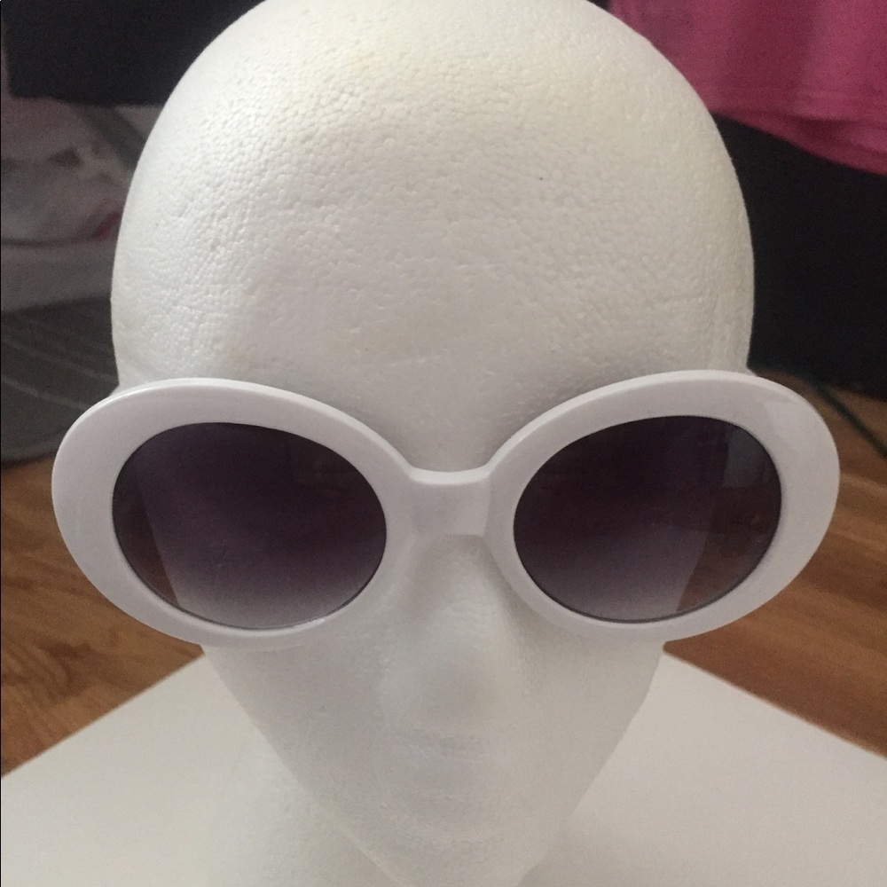 White Retro style sunglasses - Picture 5 of 5