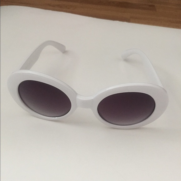 White Retro style sunglasses - Picture 4 of 5