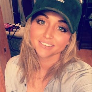 Meet your Posher, Brittni