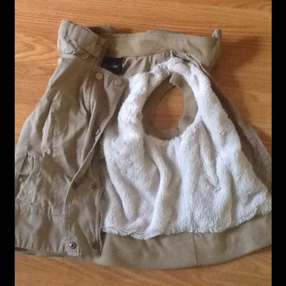 Vest - Picture 4 of 5
