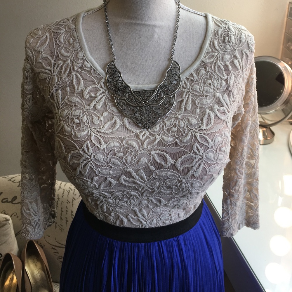 Cream Lace Floral Sheer Blouse size Small
