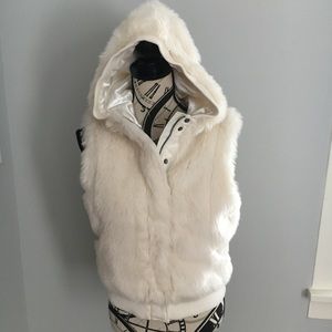 Women's Divided by H&M Cream Faux Fur Hooded Vest