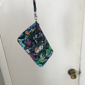 vera bradley wristlet